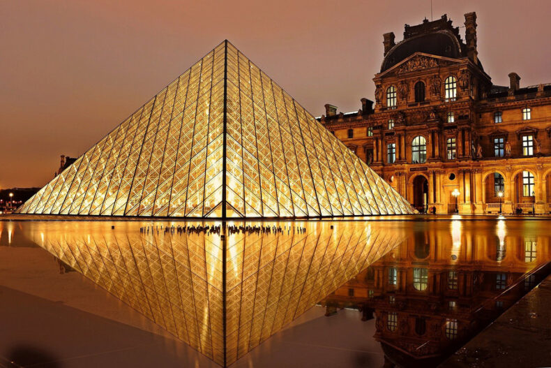 Louvre faits insolite