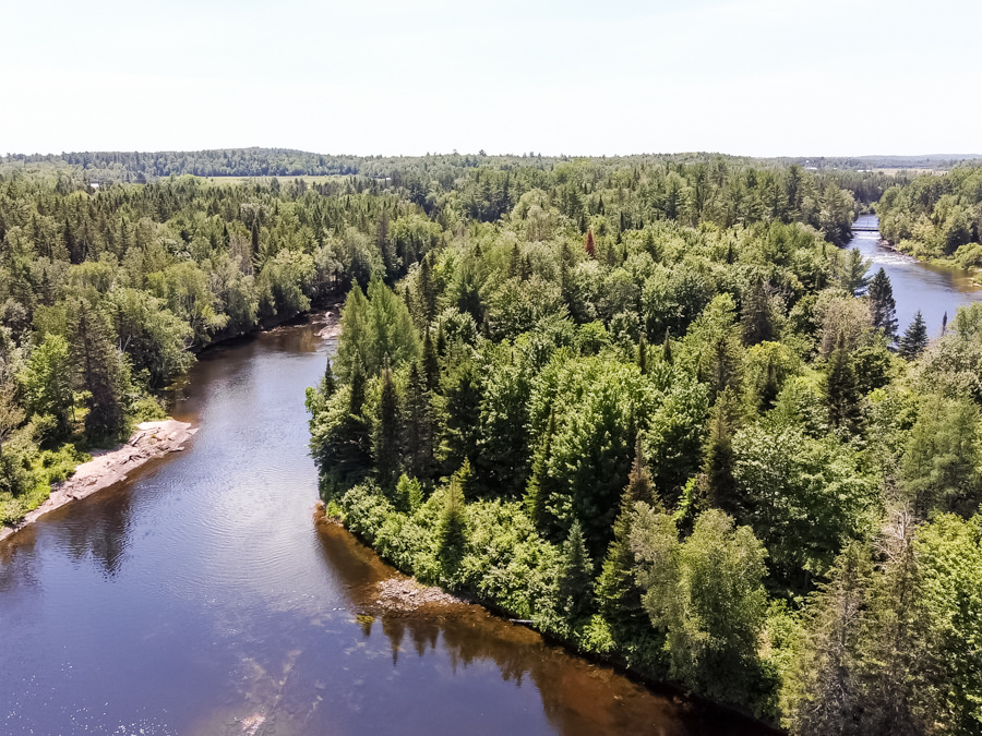 Le Baluchon été rivière