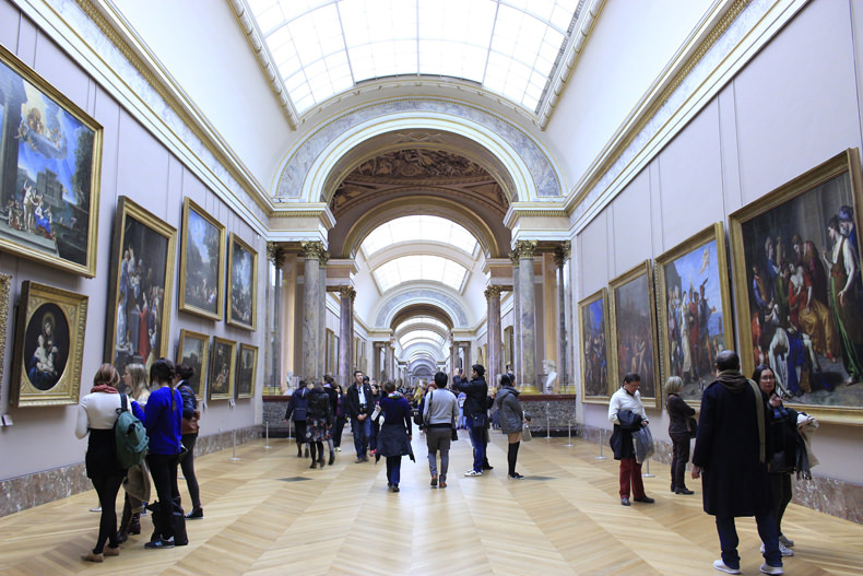 Louvre faits insolite