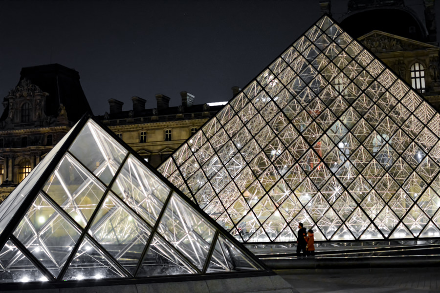 Pyramide Louvre Paris